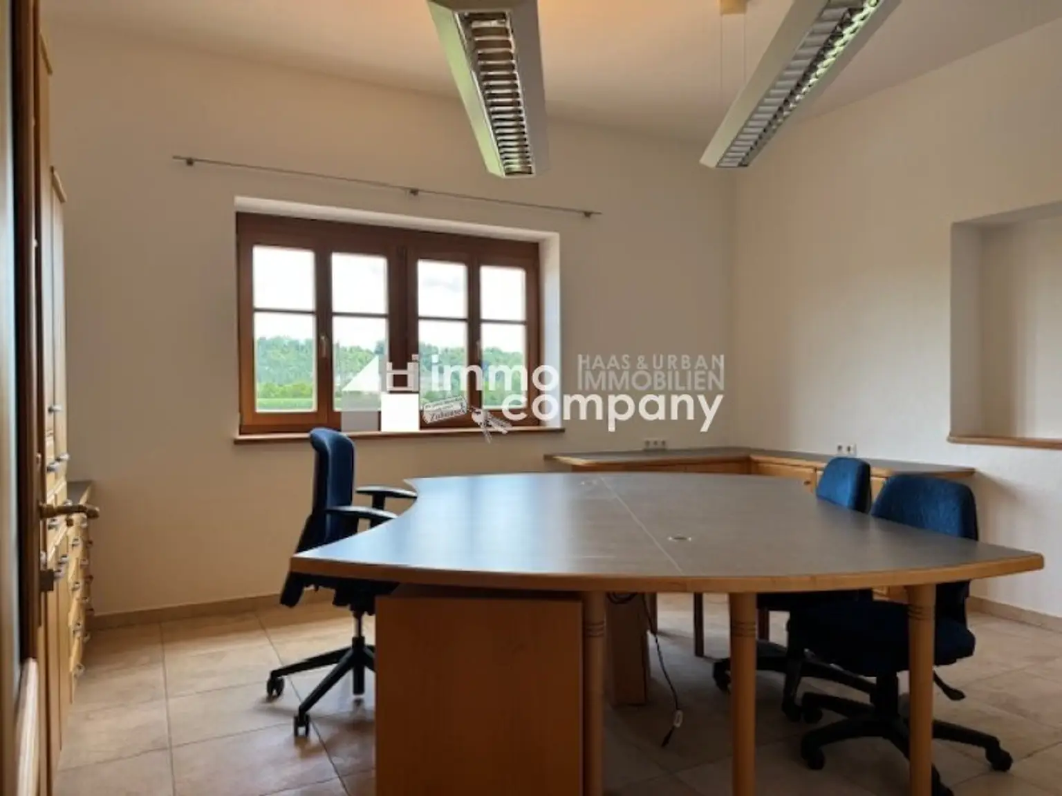 Großzügiges Wohnhaus mit Büro bzw. Ordinationsräume, top gepflegt! In 9 Minuten am Attersee!