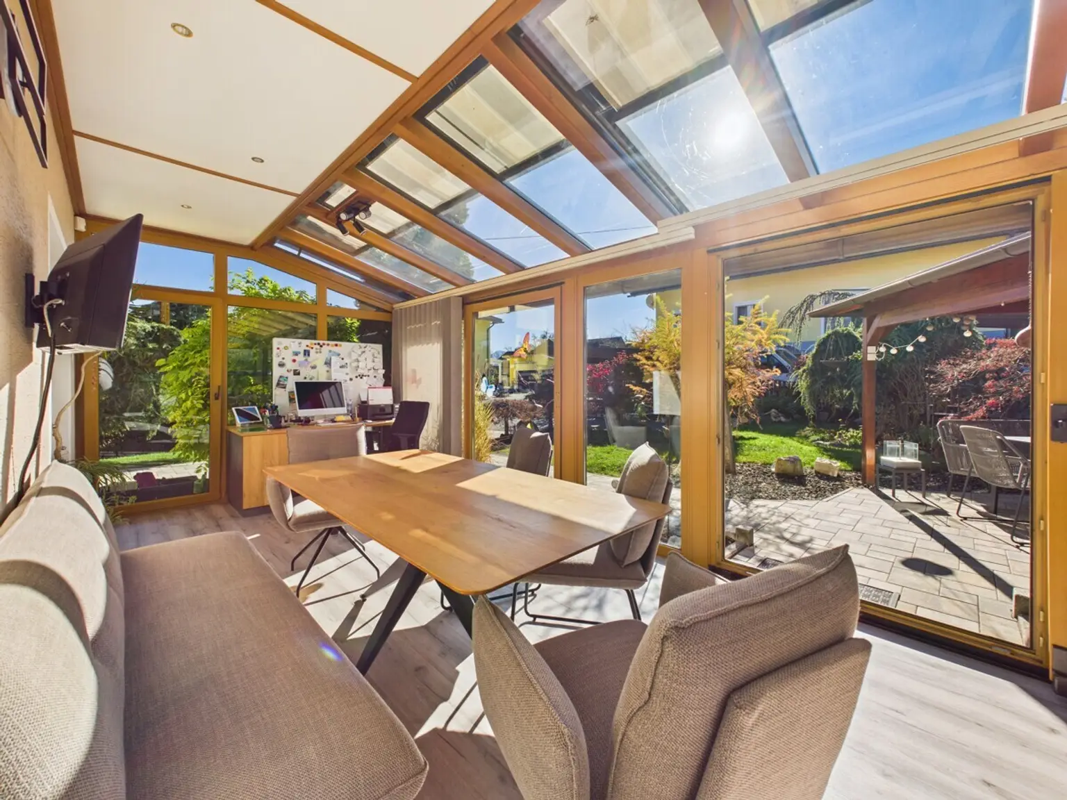 Exklusives Wohnjuwel mit Panoramablick auf die Sternbergkirche – sonnig und ruhig gelegen