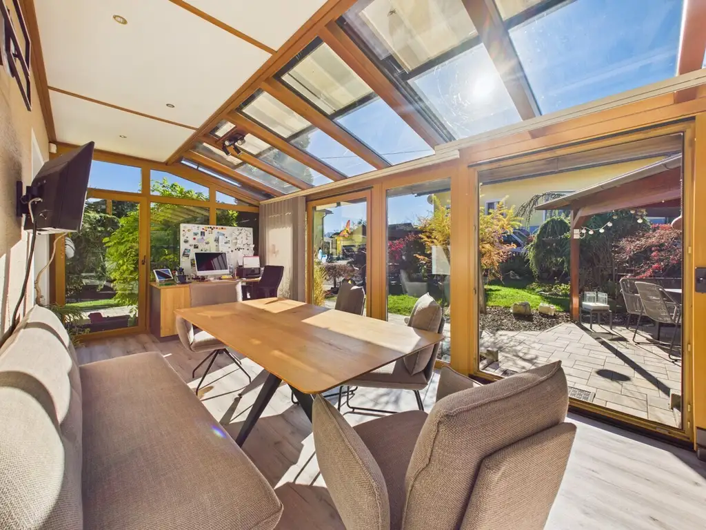 Exklusives Wohnjuwel mit Panoramablick auf die Sternbergkirche – sonnig und ruhig gelegen