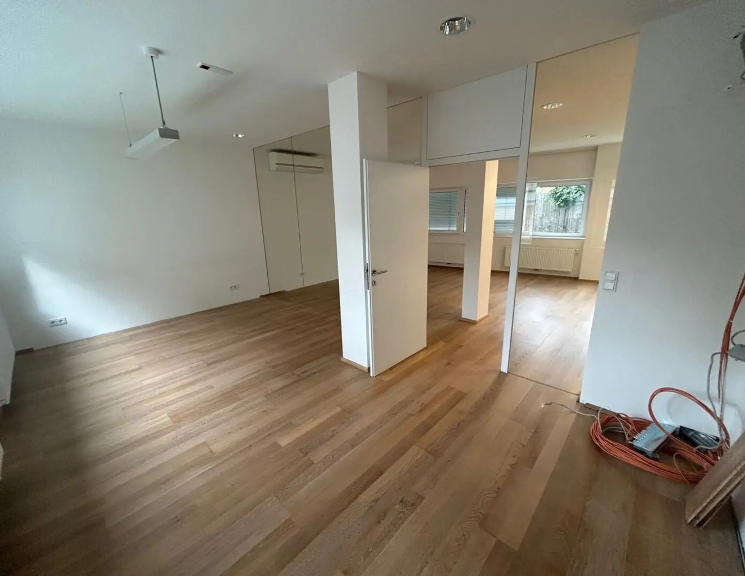 Großzügige Büroräumlichkeiten in Top Lage! Tiefgaragenparkplätze verfügbar!