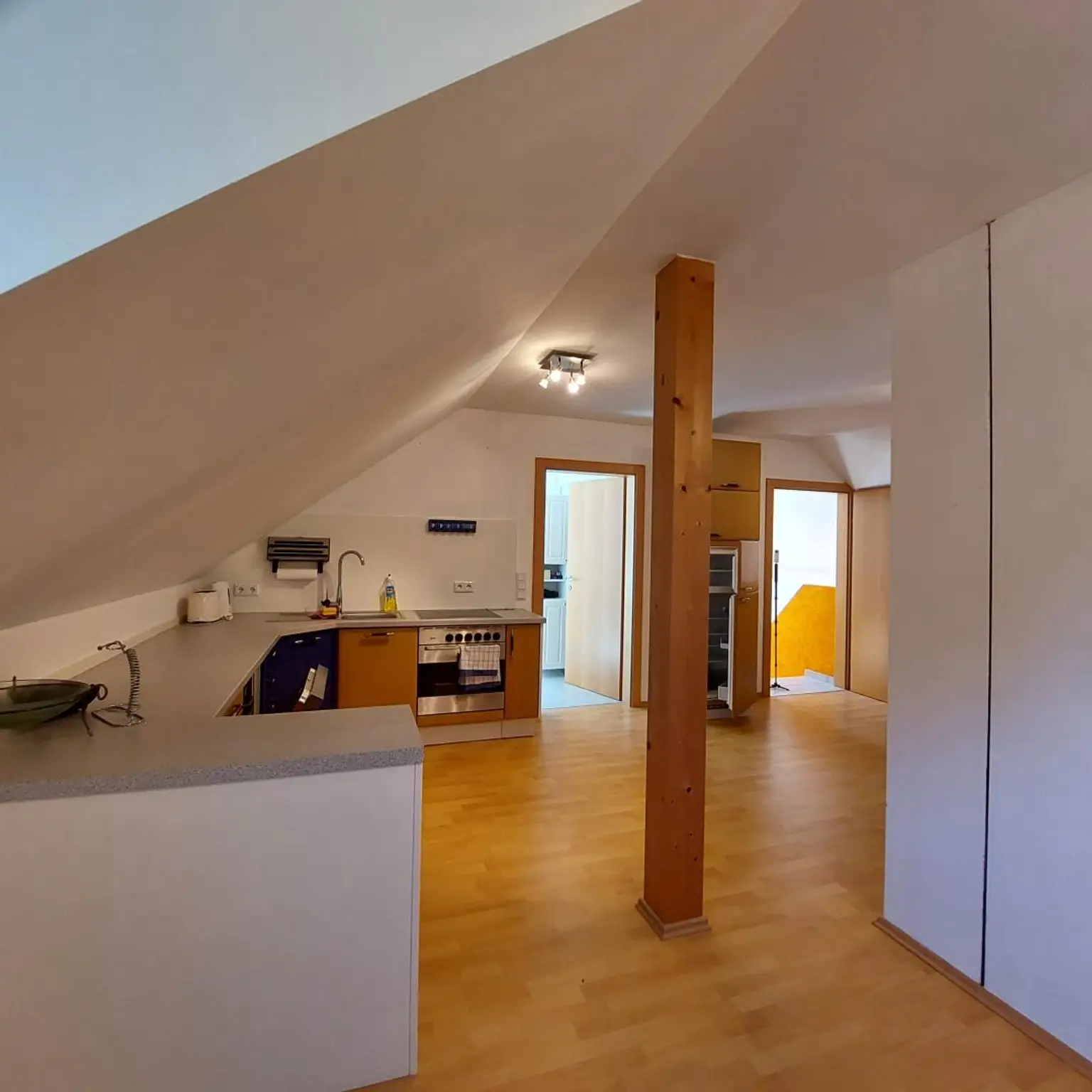 Haus mit zwei getrennten Wohneinheiten in ruhiger Lage