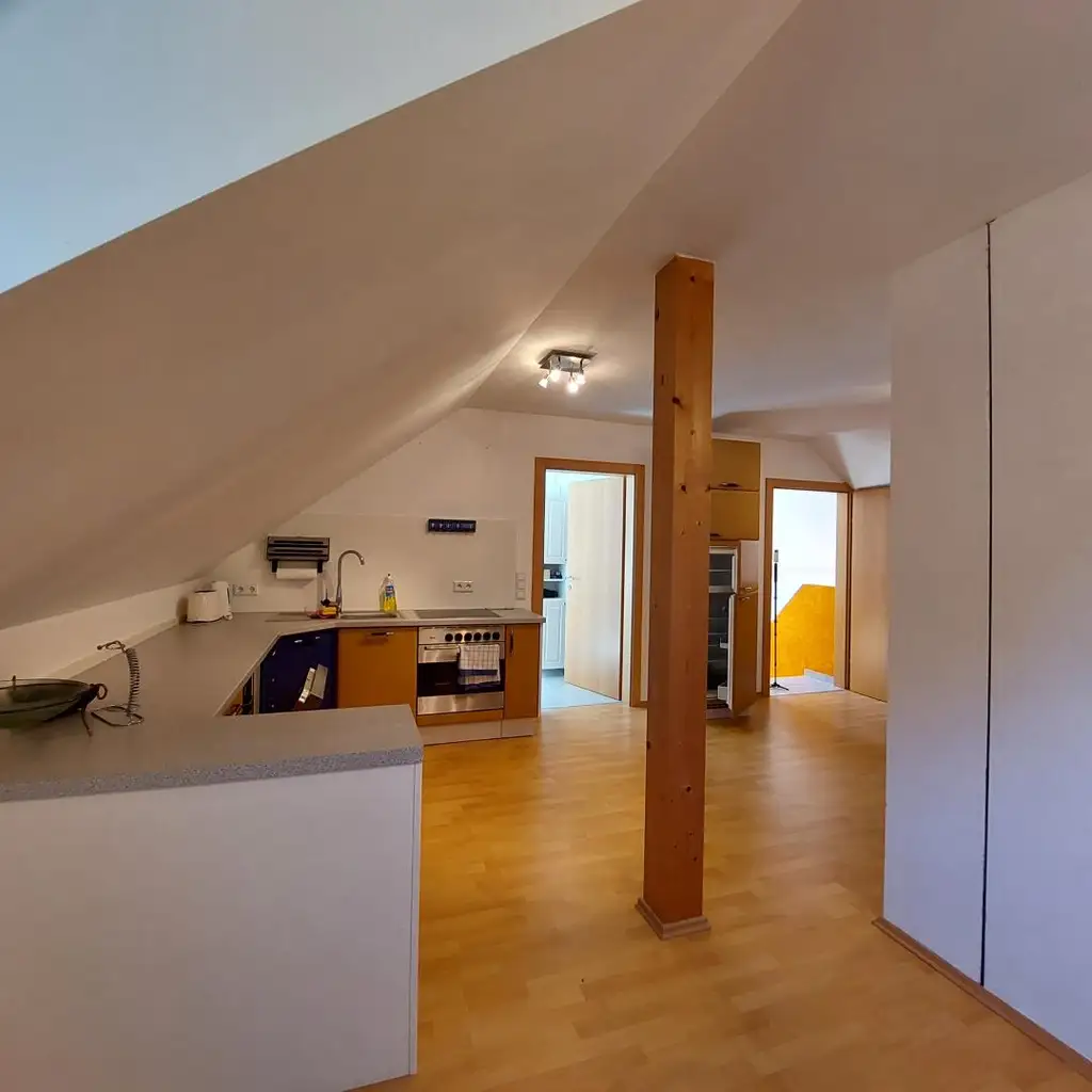 Haus mit zwei getrennten Wohneinheiten in ruhiger Lage