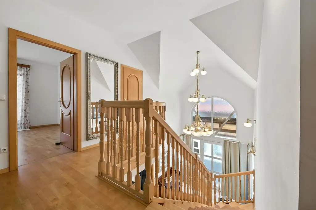 HOCHKARÄTIGES WOHNEN IN GRÜNRUHELAGE! WOHLFÜHL-REFUGIUM DER EXTRA KLASSE: TRADITION TRIFFT MODERNSTEN KOMFORT!