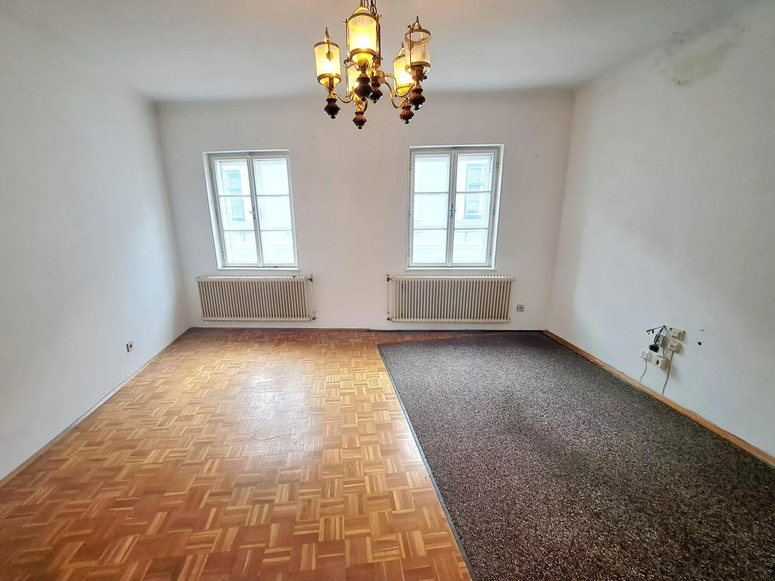 GESCHÄFTS- & WOHNHAUS