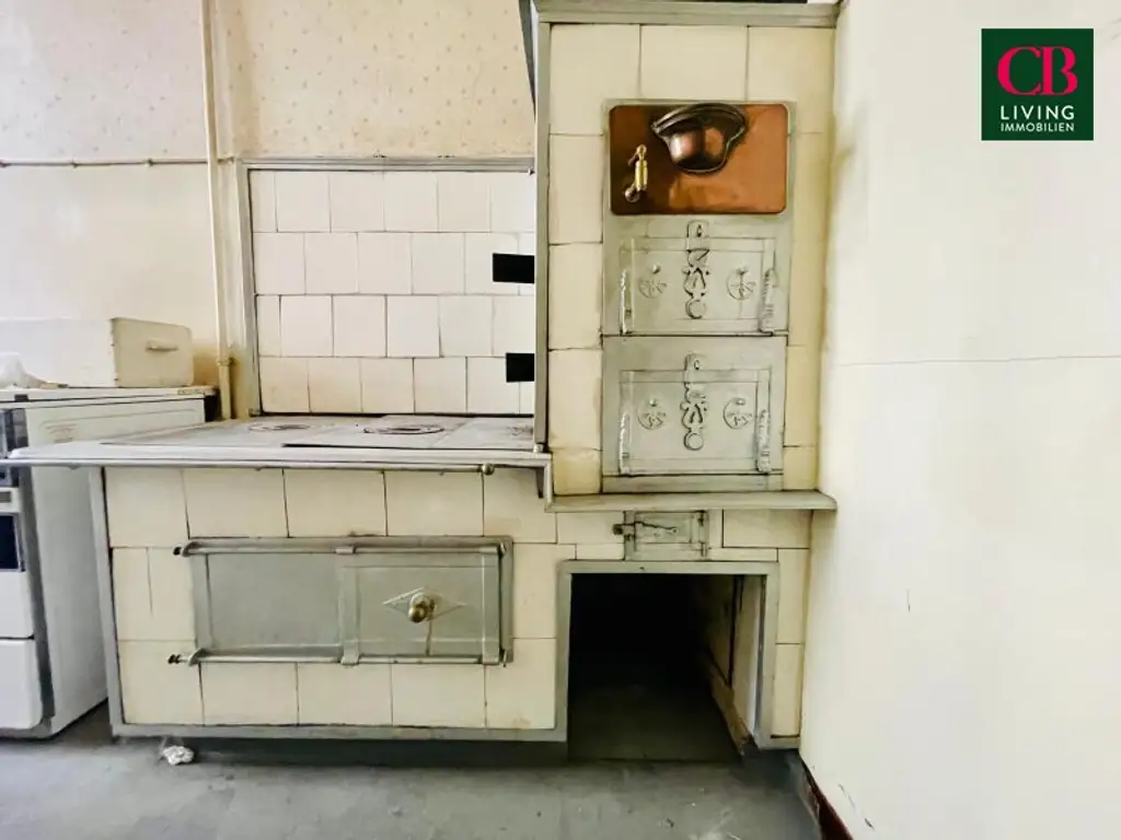 SANIERUNGSBEDÜRFTIGE WOHNUNG IM REPRÄSENTATIVEN JAHRHUNDERTWENDEHAUS