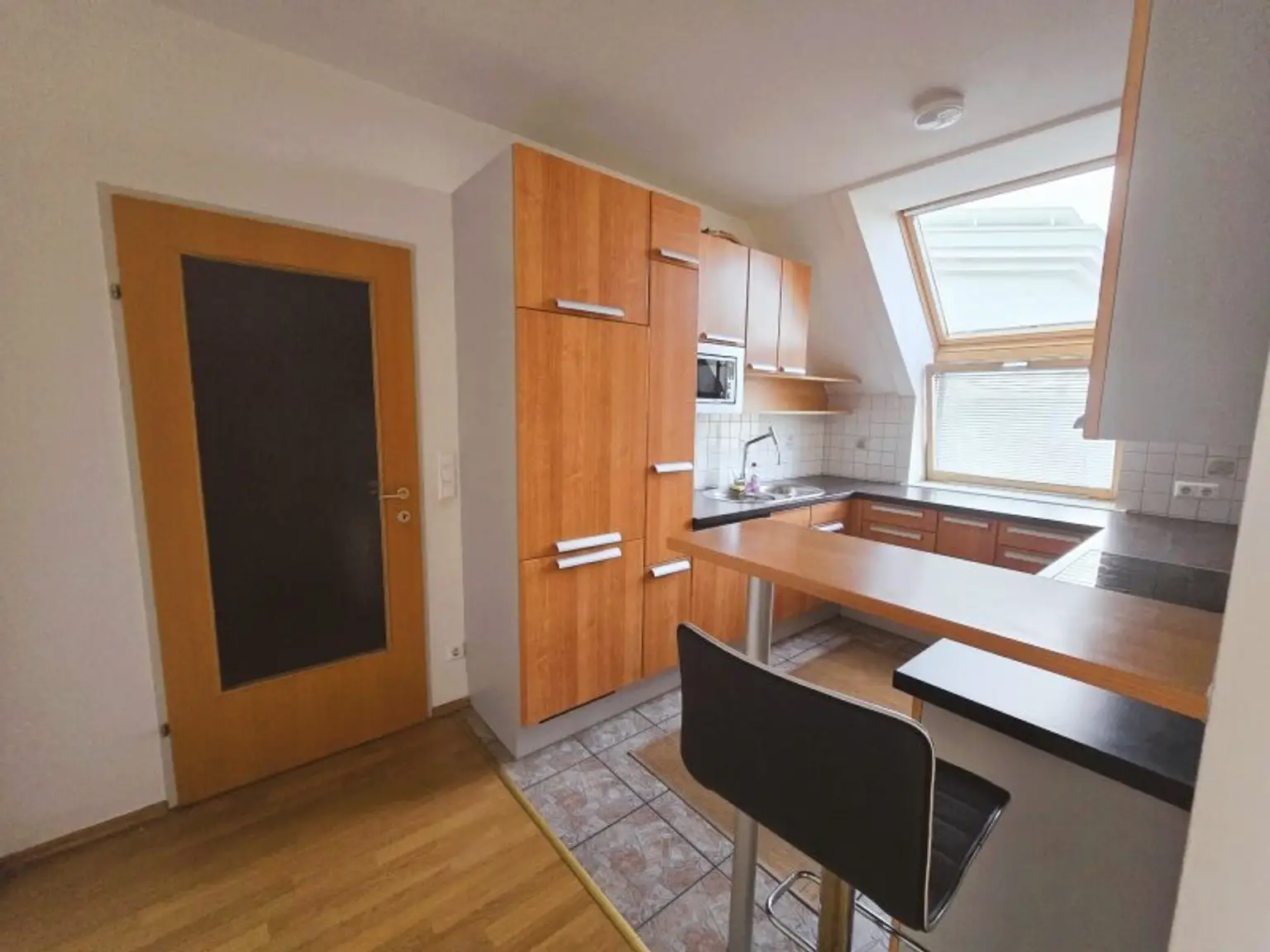 + Traumhafte Fernblickdachterrassenwohnung 80m² +  Dachterrasse 5,62 m² + Klimaanlage, moderne Dan-Küche + 4 lichtdurchflutete Zimmer +  €199.000,-  + Tiefgaragenplatz +