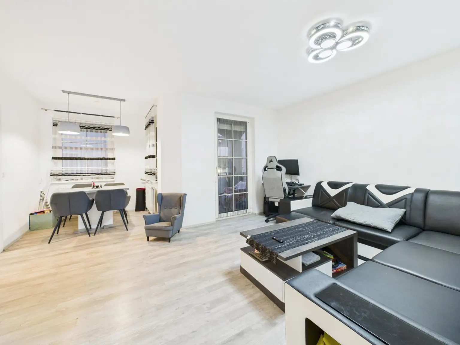 Großzügige 3-Zimmer-Wohnung mit Loggia in begehrter Welser Wohnlage – neuwertig, hell & sofort beziehbar