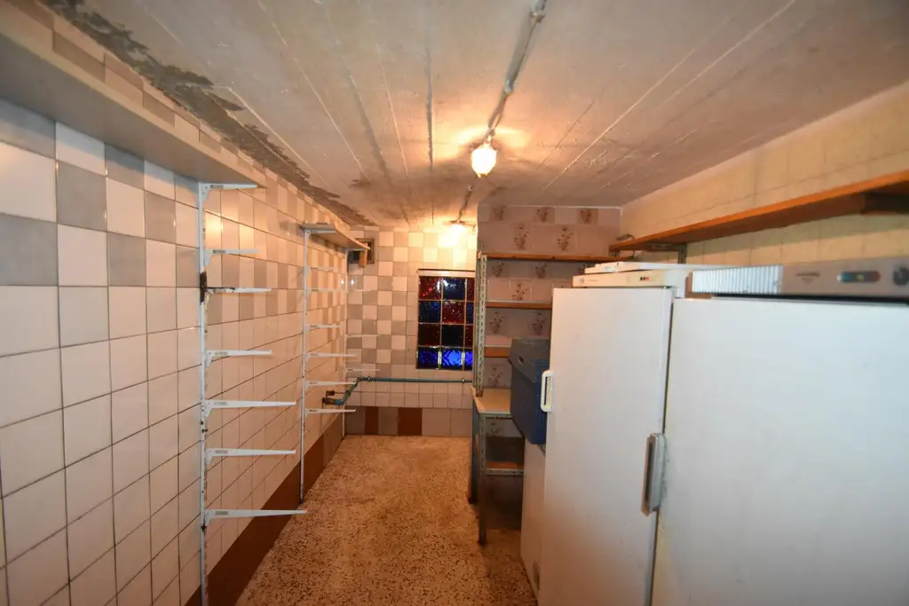 Wohnhaus mit großem Waldgrundstück