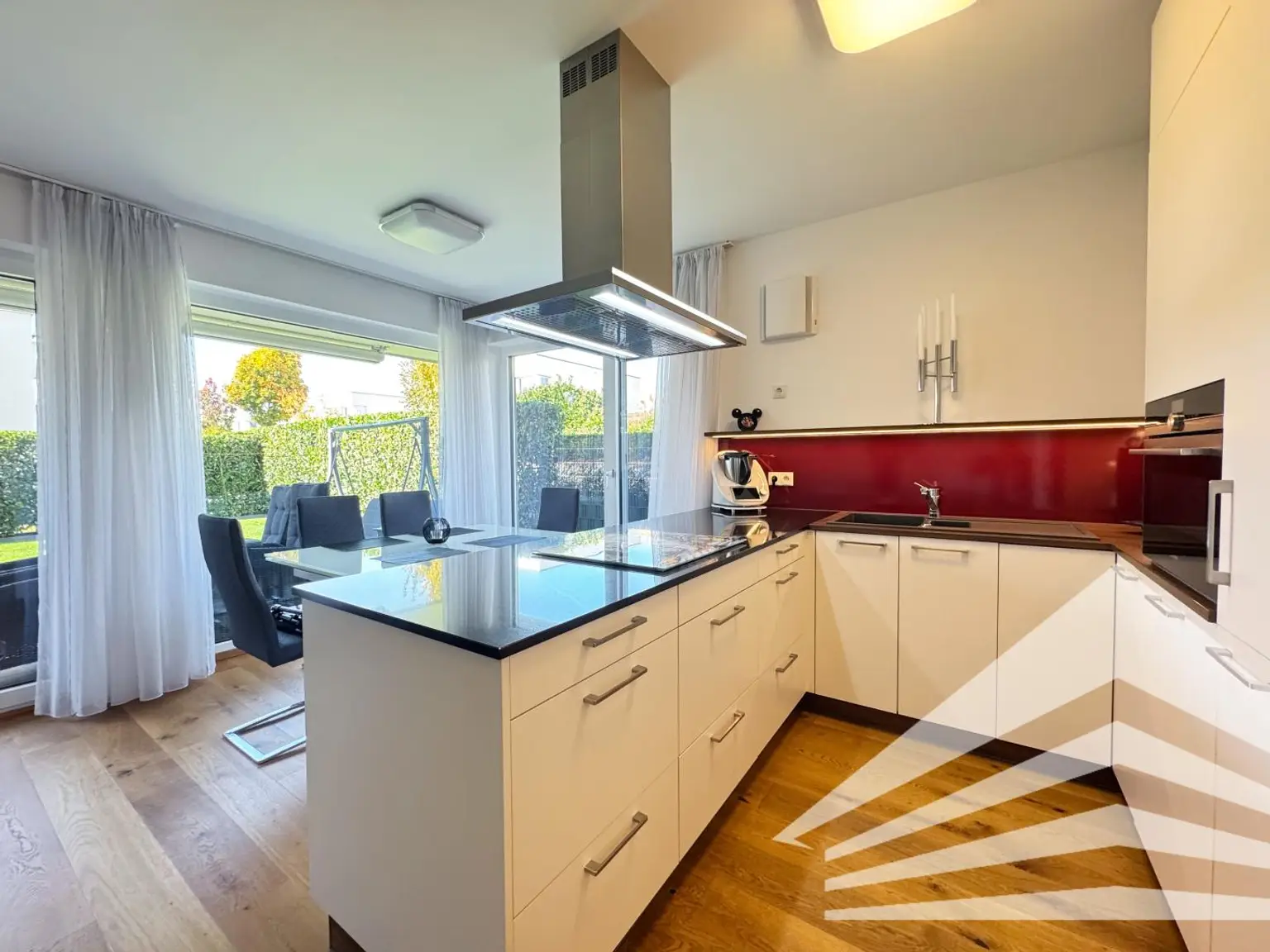 Exklusive 3 Zimmerwohnung mit traumhaftem Privatgarten im Zentrum von Pasching