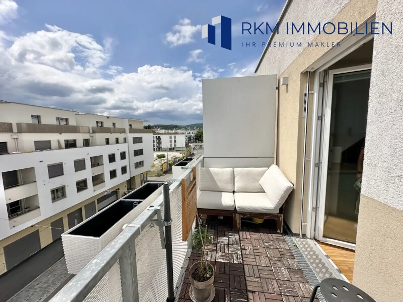 Neuwertige Dachgeschoßwohnung mit Balkon in 1130 Wien – Ihr neues Zuhause!