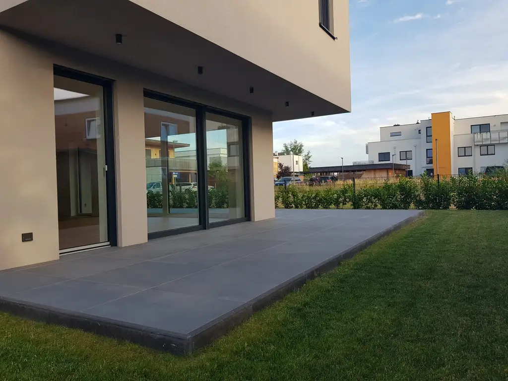 PERFEKTES, MODERNES, NEUES TRAUMHAUS IM ERSTBEZUG AM FELSER SEE