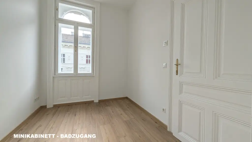 ! RENOVIERTE AKADEMIKERSINGLE-HAUPTMIETE IN KLASSISCHEM STILALTBAU !