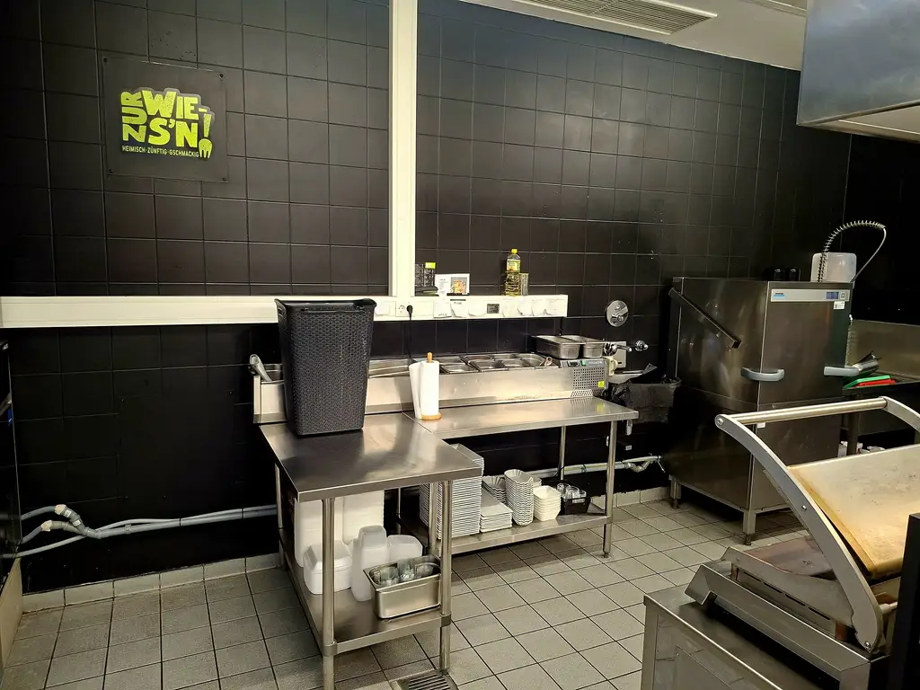 Ebenerdiges Gastronomielokal im hoch frequentierten HAID CENTER sucht Nachfolger!