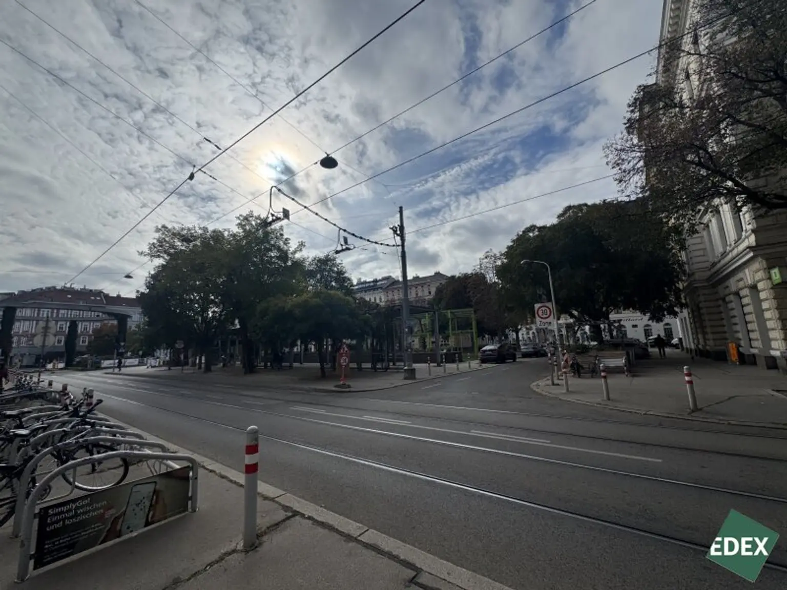 Wohnung mit Potential: Sanierungsbedürftige 2-Zimmer Wohnung nahe Augarten