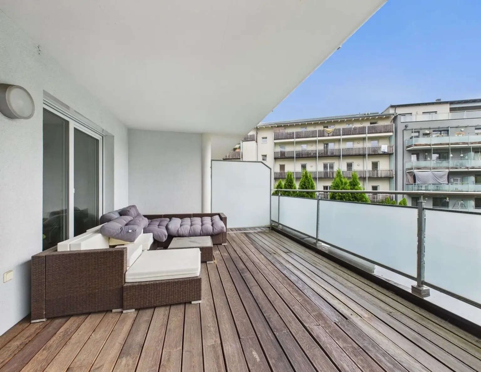 LINZ (FROSCHBERG): TOP-MIETWOHNUNG (4 Zimmer) ca. 98,57 m² WFL. - XL Terrasse/Loggia ca. 33,41m²