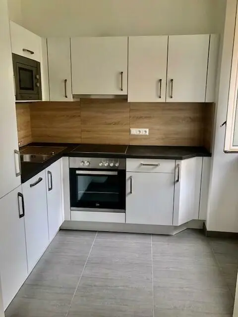 neuwertige Küche inkl. aller E-Geräte