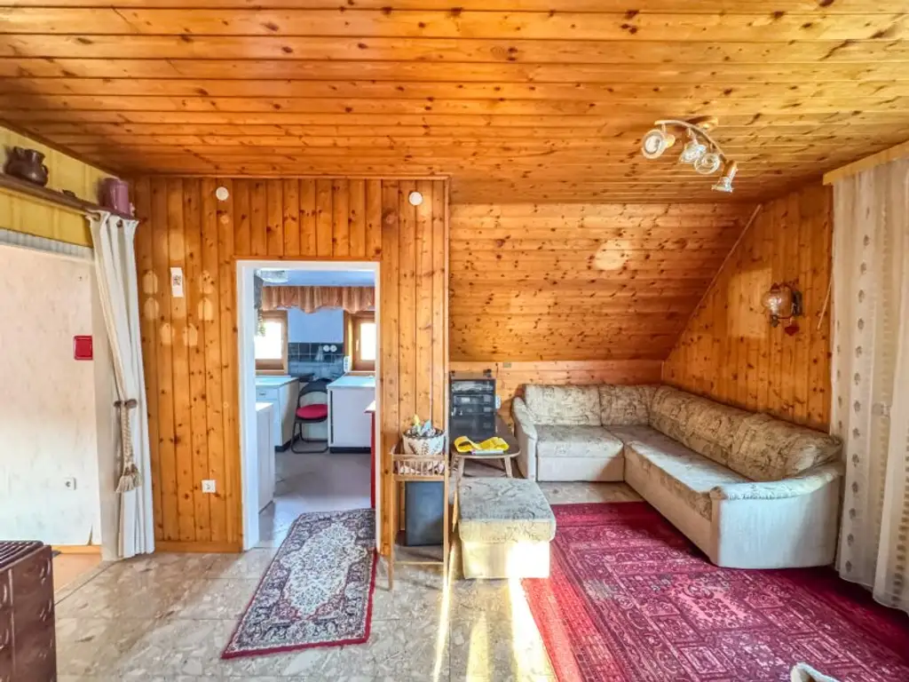 Sanierungsbedürftiges Einfamilienhaus in Pottschach, Nähe Bahnhof: Ihr Sanierungsprojekt mit 556 m2 Garten! 199.000 Euro!