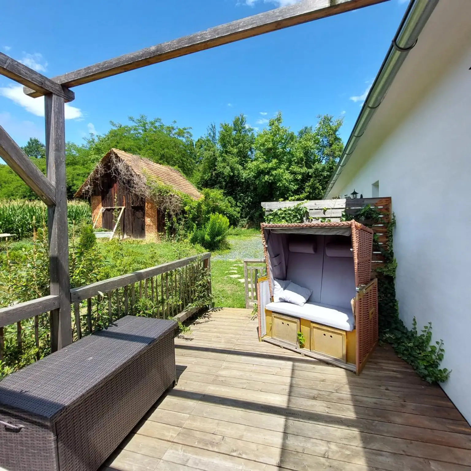 Wunderschönes, liebevoll und stilvoll saniertes Bauernhaus mit zwei Ferienappartements