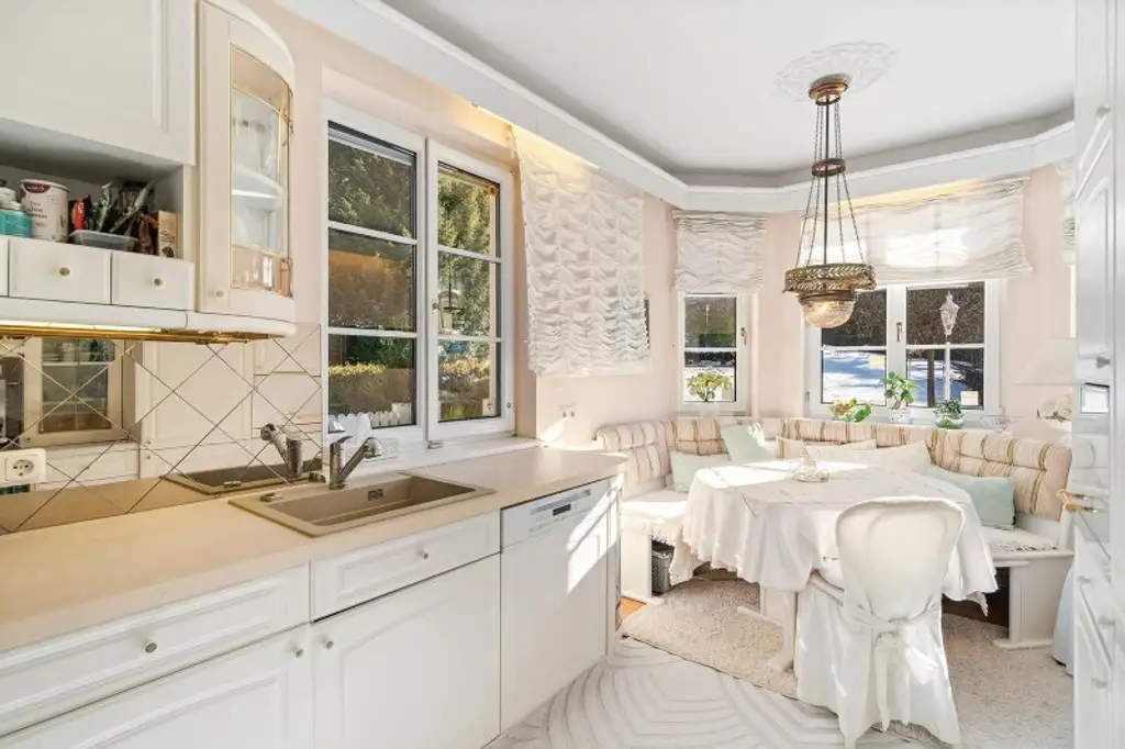 Traumliegenschaft mit großer, repräsentativer 2-Familienvilla - absolute Ruhelage - Hinterbrühl