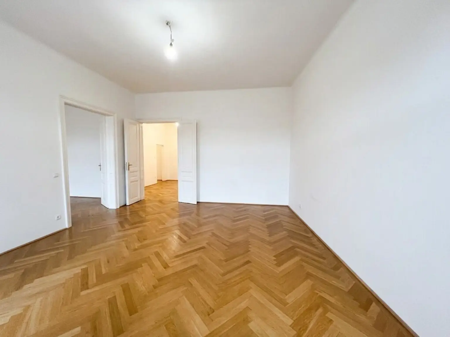 UNBEFRISTET: Charmante 2-Zimmer-Altbauwohnung nahe Volkstheater