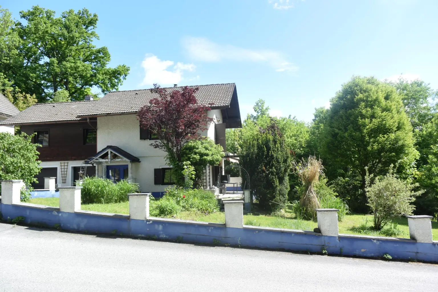 Wohnhaus mit Garten