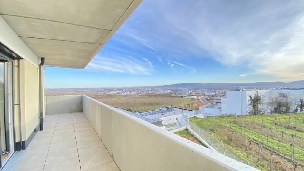 Neubau Erstbezug Schöne Drei Zimmer Wohnung mit Balkon und Süd-Ost Fernblick