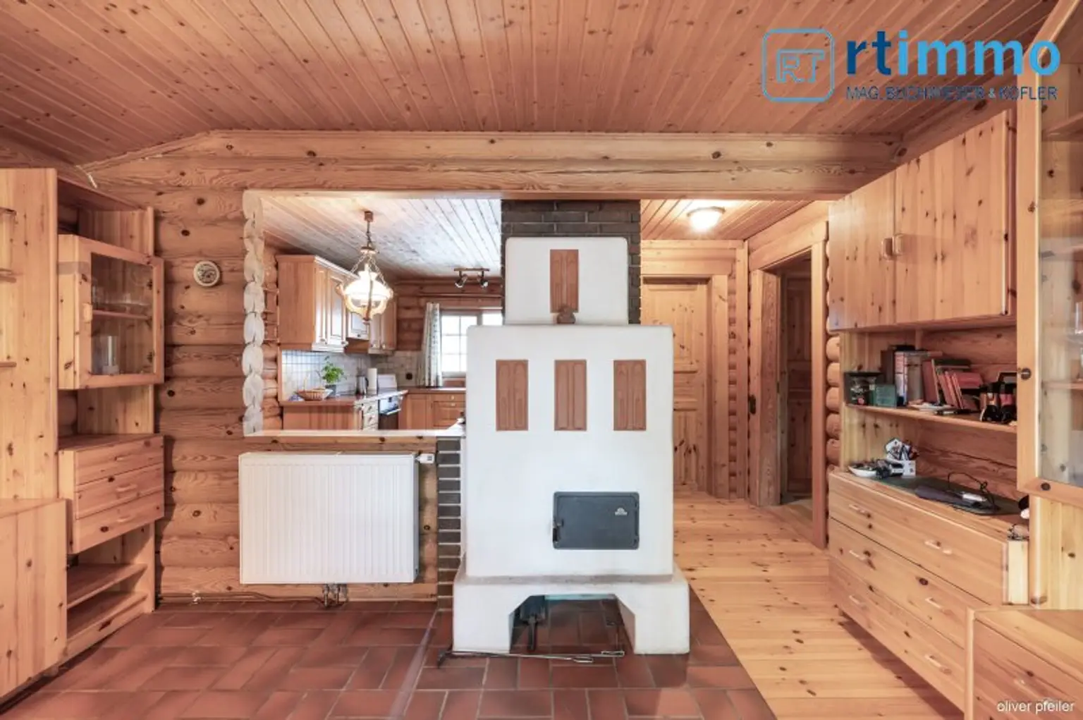 LIEBEVOLL GEPFLEGTES TRAUMHAUS AM SEE MIT KAMIN; SEETERRASSE, SOMMERHÄUSCHEN AM WASSERUND GARAGE