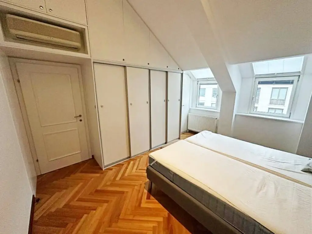 STAATSOPER-BLICK, klimatisiertes 110 m2 Dachgeschoss mit 20 m2 Terrasse, 3 Zimmer, Extraküche, 2 Bäder, Möblierung möglich