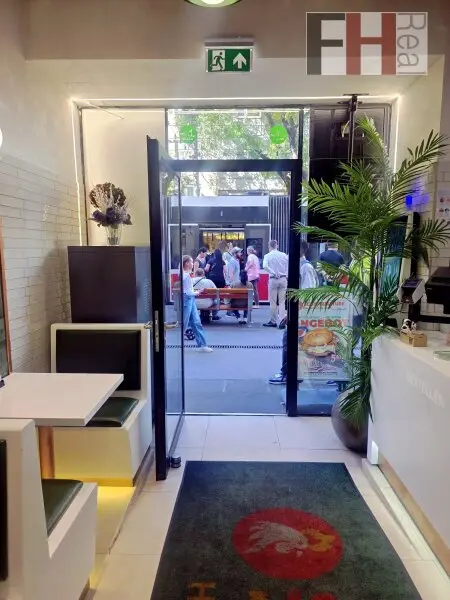 Gut gehendes, bestens etabliertes Schnitzellokal, perfekte Frequenzlage, nahe Reumannplatz, Favoritenstraße und Quellenstraße