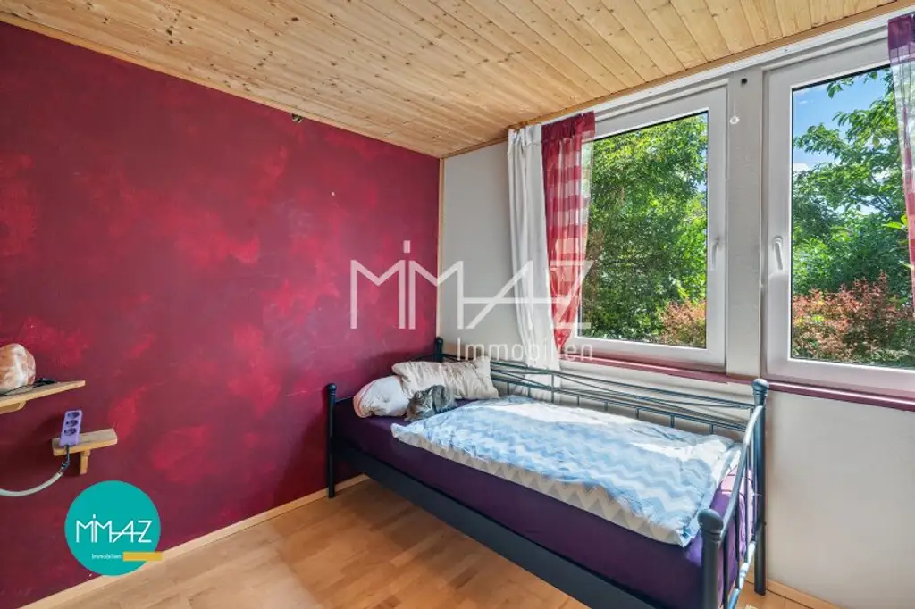 KLEINOD BEIM ROTEN BERG • Stilvoller Bungalow mit Eigengarten • 7 Zimmer • 2 Terrassen • Flexible Nutzung • Zeitloser Wohnkomfort