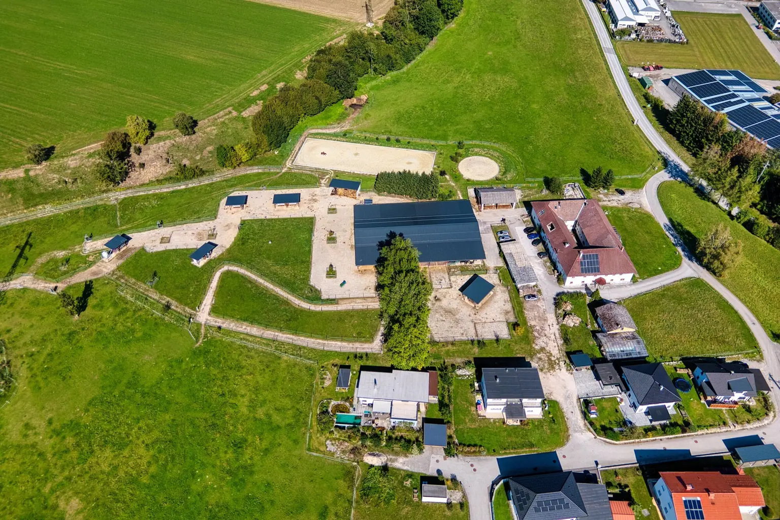 Reiterhof. Vierkanter. Wirtshaus. Zimmervermietung. Wohnungen. Natur.