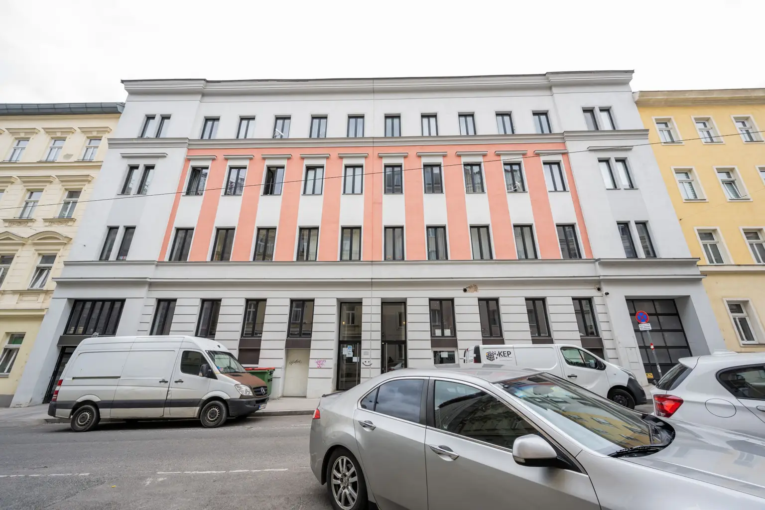 STADTHAUS MEIDLING – Straßenansicht