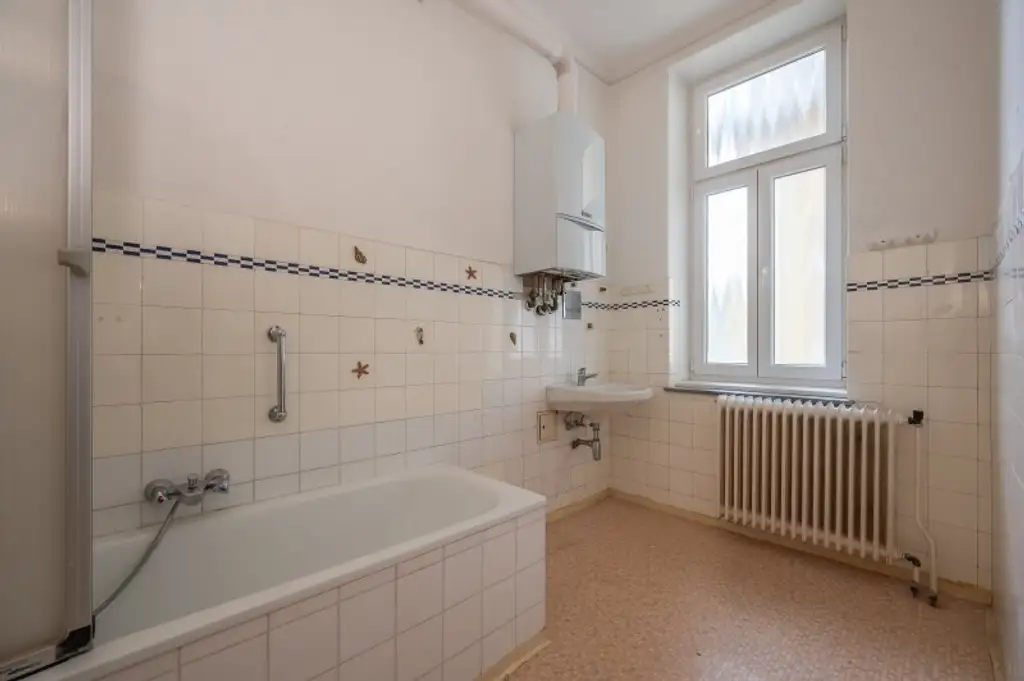 ++1140++ sanierungsbedürftige 3,5 Zimmer Wohnung in Stilvilla! idyllischer Garten!
