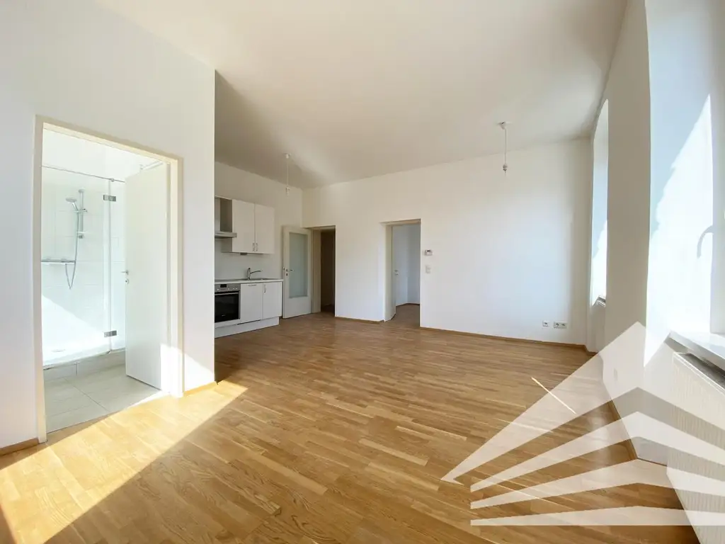 Lichtdurchflutete 2 Zimmer-Altbauwohnung mit Küche - Nähe Herz Jesu Kirche