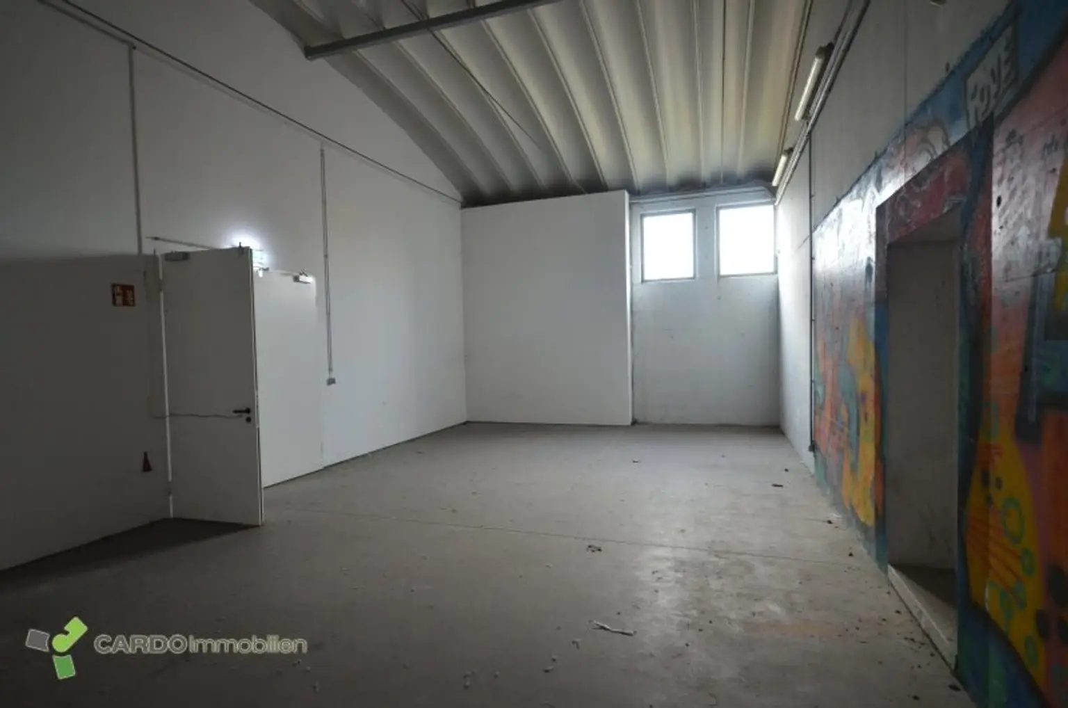 Halle und Lager 425m², 340m², 414m² für Veranstaltungen oder Lager, 2 Gewerbeobjekte nebeneinander mit große Parkplatz, entweder zusammen oder einzeln zu vermieten