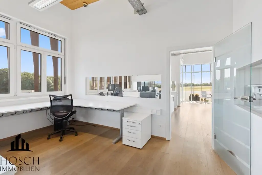 Modernes Bürogebäude mit großem Grundstück in Weppersdorf