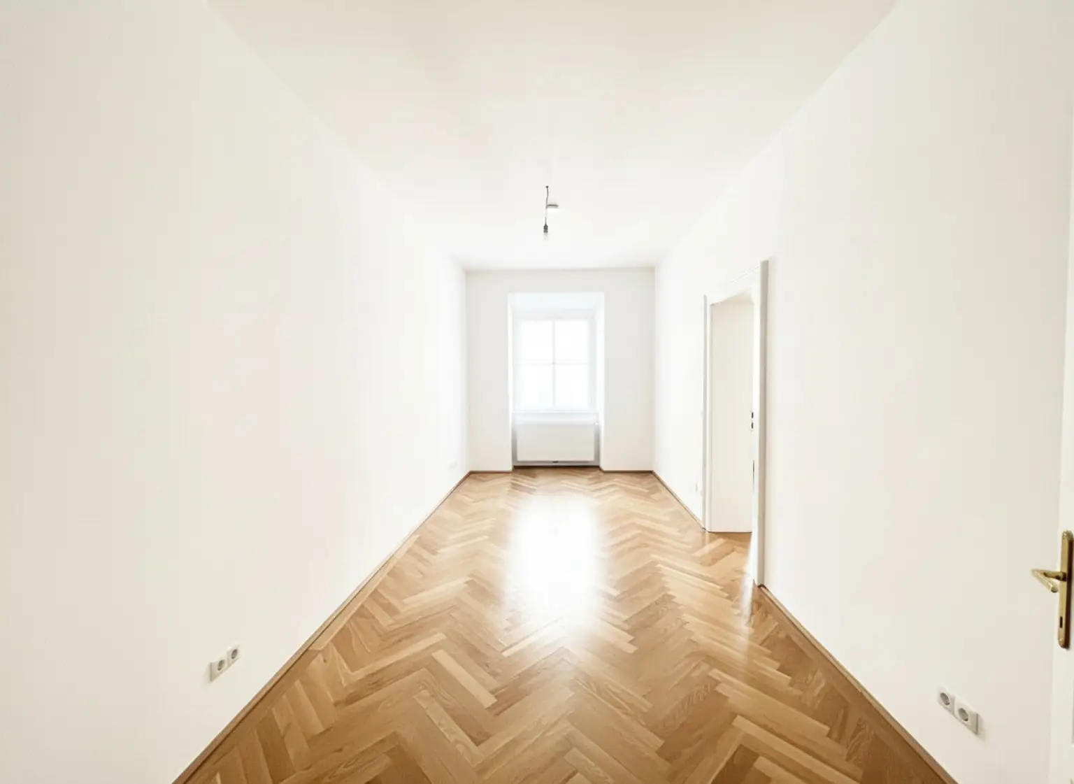 UNBEFRISTET: Klimatisierte Altbauwohnung im Stadtzentrum