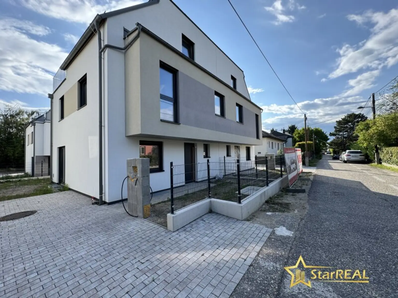 AKTIONSPREIS! HOLZ-Alu-FENSTER, KAMIN, KLIMAVORBEREITUNG. ZIEGELHAUS MIT KELLER. PROVISIONSFREI für den Käufer.