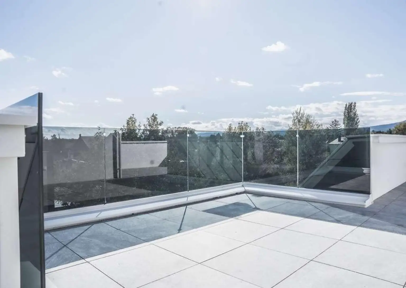 "Nur noch eine Einheit! Luxus-Doppelhaus mit Tiefgarage, Keller, Dachterrasse & Smart-Home - auf Eigengrund!"</"