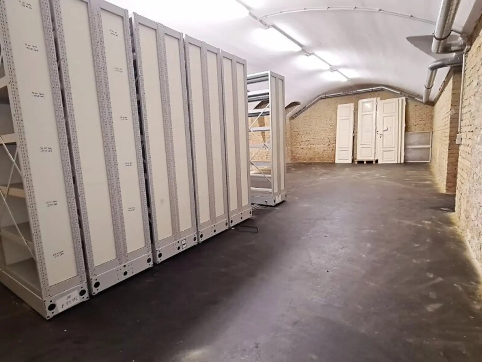 ESSLINGGASSE, BÖRSE-NÄHE, 85 m2 Lagerraum, Stromanschluss, Belüftung, Kellergeschoß ohne Aufzug