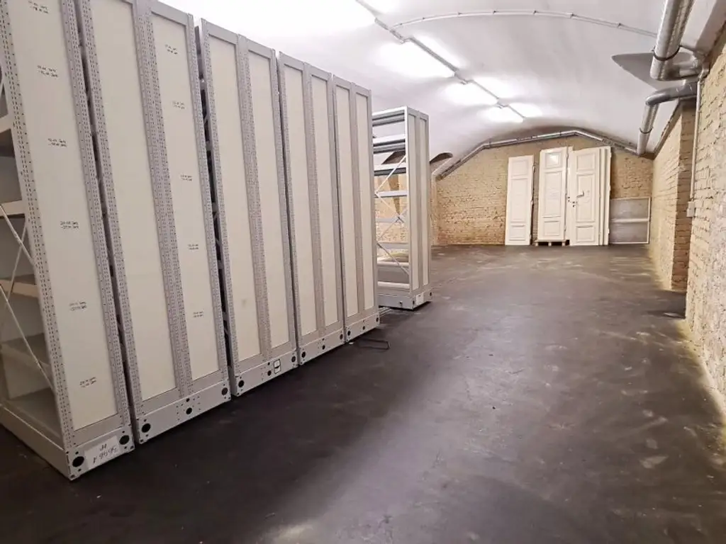 ESSLINGGASSE, BÖRSE-NÄHE, 85 m2 Lagerraum, Stromanschluss, Belüftung, Kellergeschoß ohne Aufzug