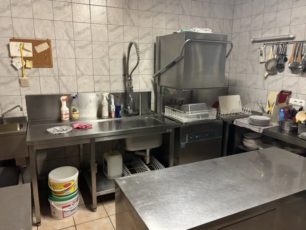 ** LEGENDE IN DER WEINIDYLLE ** D. Ehrensdorf !! Gepflegtes Haus mit ca. 245 m2 Nfl. in gediegener Ortsrandlage - Hauptwohnsitz möglich !!