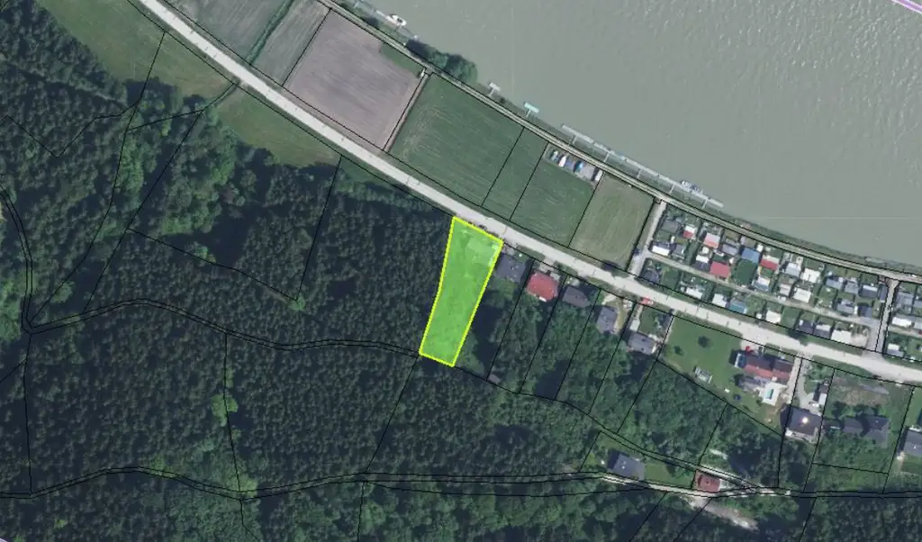 Wohnhaus mit zwei Einheiten und Donaublick