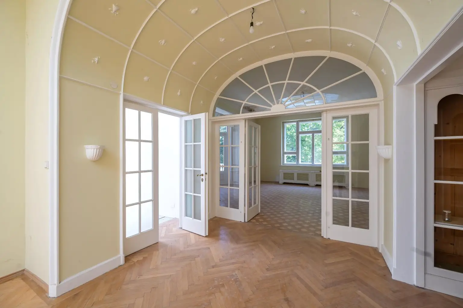 Rarität: Stadt-Villa mit weitläufigem Garten an exklusiver Hietzinger Adresse