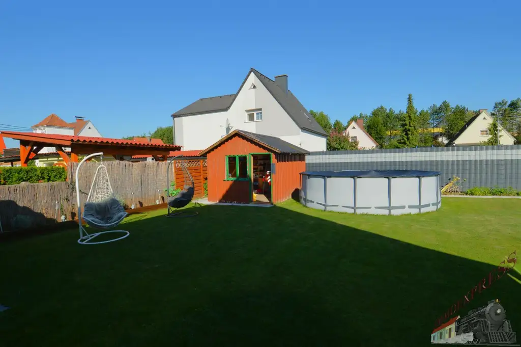 Einfamilienhaus in ruhiger Siedlungslage mit schönem Garten und Solaranlage