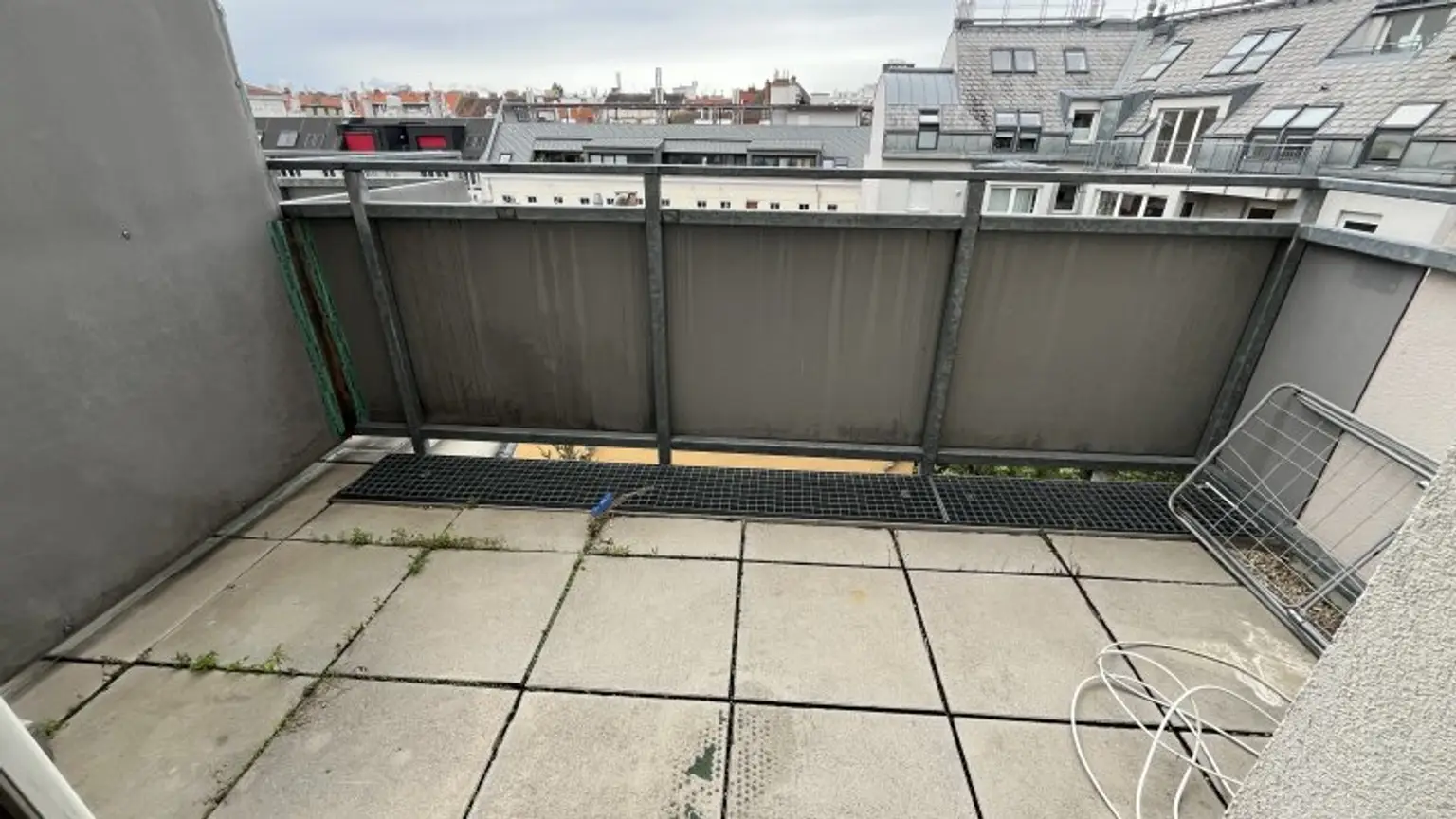 + Studentenhit + TOP LAGE + 500 m von der Fußgängerzone, Meidlinger Hauptstraße sowie der U6 entfernt + Wohnung in 1120 Wien: mit Balkon am Dach 5. Stock ohne Lift+