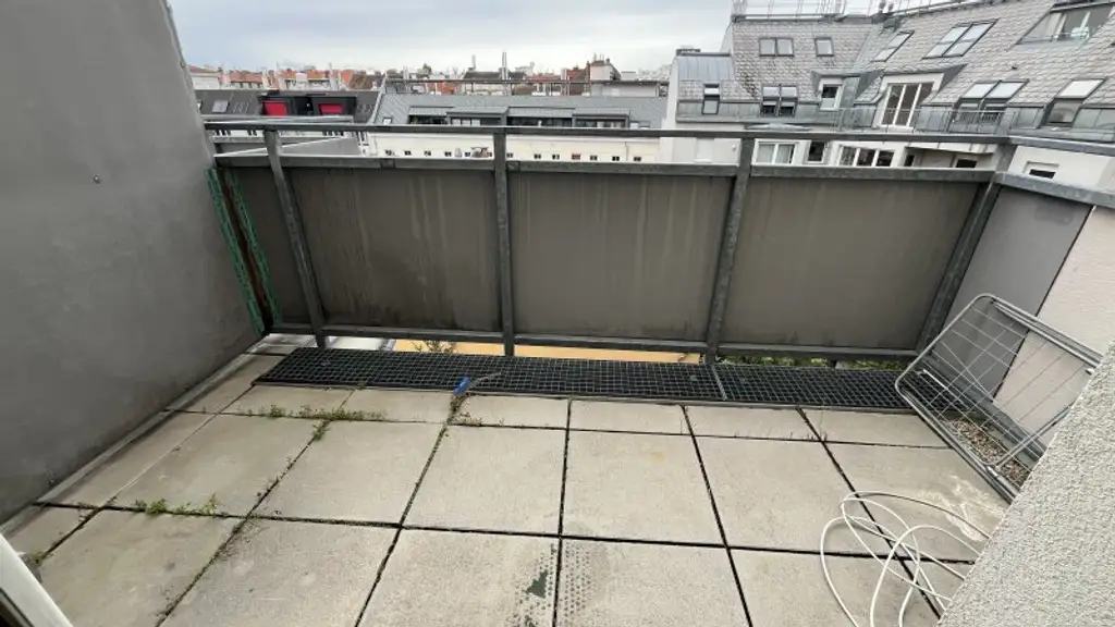 + Studentenhit + TOP LAGE + 500 m von der Fußgängerzone, Meidlinger Hauptstraße sowie der U6 entfernt + Wohnung in 1120 Wien: mit Balkon am Dach 5. Stock ohne Lift+