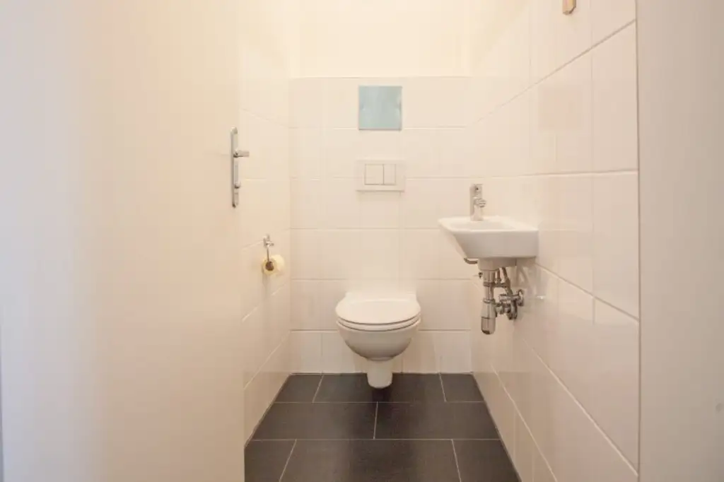 Hofseitige Altbau-Wohnung | Top Lage direkt neben U-Bahn | Balkon-Anbau möglich