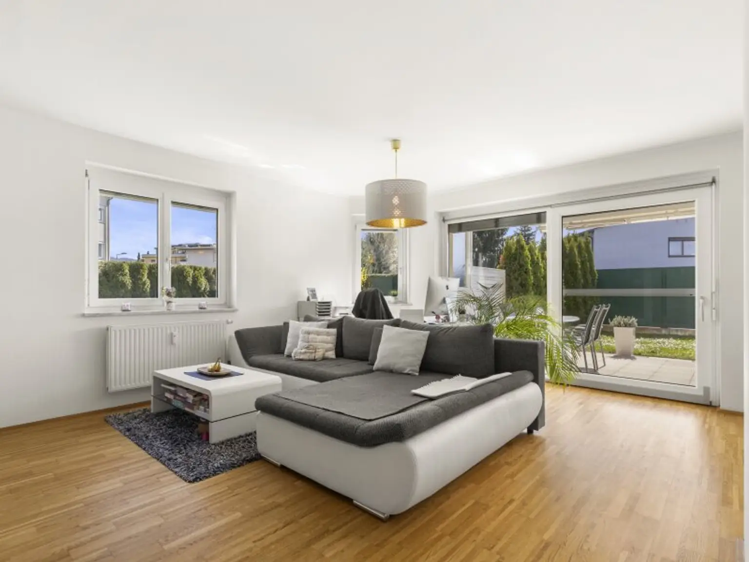 Traumhafte, neuwertige 3 Zi Gartenwohung mit 400m² Eigengarten und Tiefgarage in Waidmannsdorf