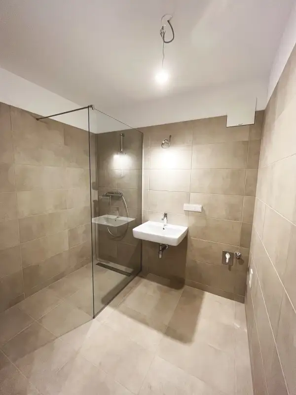 BEL ATRIUM - Moderne 2-Zimmer-Wohnung mit Balkon
- in der Klenaugasse